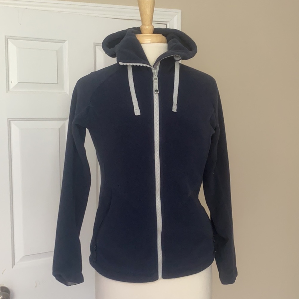 Women’s Mammut fleece jacket with hood.